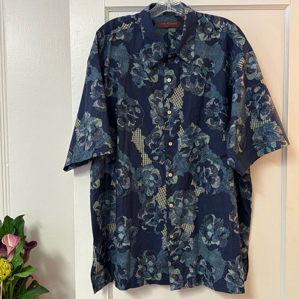 Tori Richard Honolulu Aloha Shirt 100% Cotton Lawn
Size 2XL